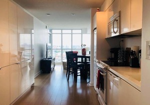Royal Corner Suite w/ 1 Large Bed + Den
