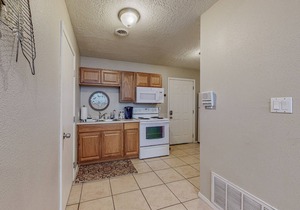 Rustic Pearl, Near Old Town