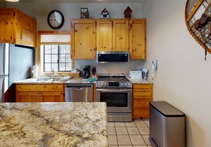Rustic Ranch Cabin with A/C, BBQ & Private Hot Tub
