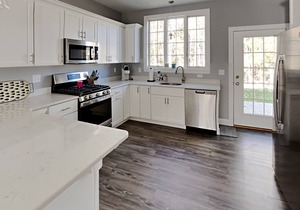 Salt Life A Charming Cottage loaded w/Amenities Inc. Pool