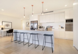 SALT - LUXURY - HEATED POOL - SLEEP 8, 200m Beach, Ocean Views