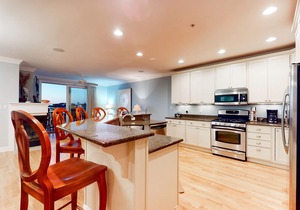 Salt Meadows bayfront townhome w/elevator, gas grill & shared pool/pier