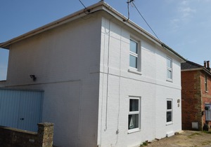 Sands Cottage - a cottage that sleeps 4 guests in 2 bedrooms