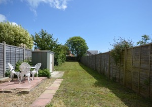 Sands Cottage - a cottage that sleeps 4 guests in 2 bedrooms