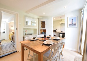 SATIS COTTAGE, WESTLETON, pet friendly, with open fire in Westleton