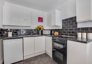 Sea Breeze - Two Bedroom Apartment, Sleeps 4