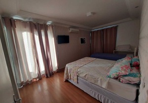 Sea front 4 bedrooms facing the craft fair sleeps up to 10 people