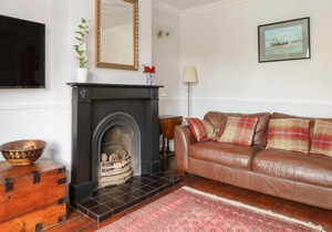 SEA POINT, family friendly, character holiday cottage in Mundesley