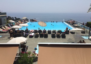 Sea view apartment, infinity pool, sleeps 4-5 people, 5 minutes from Monaco