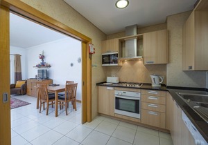 Sea View Apartment with Beach Access in Quinta da Barracuda Gated Condominium