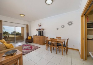 Sea View Apartment with Beach Access in Quinta da Barracuda Gated Condominium