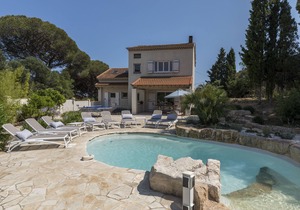 Sea views, heated pool, 300m from beach in Sainte Maxime, near St Tropez