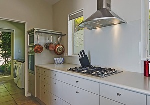 Seasbreeze 3 - Spacious, Sunny Nelson Holiday Home with Sea Views!