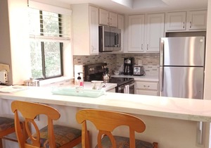 Seascape Beauty with Distant Ocean View-Sleeps 8!