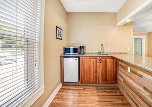 Second floor condo near Keuka Lake with city view, partial AC, and fast WiFi