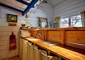 Second line: pretty hut in the 44 Hectares