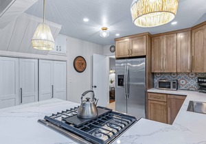 Serene cabin near Lake Arrowhead Village with wraparound deck & forest views