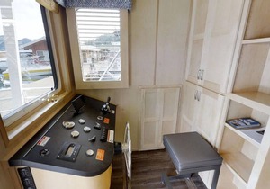 Shasta Marina at Packers Bay Sumerset Houseboat