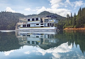 Shasta Marina in Packers Bay's Constellation houseboat on Lake Shasta
