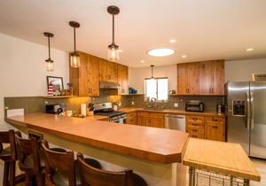 Shelter Cove Ocean View Retreat with Hot tub and Sauna