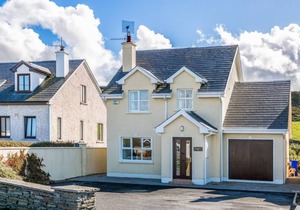 Slaveen - 1km from Lahinch Beach, Stunning views of Lahinch - Walk to the Beach