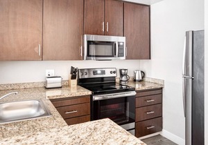 Sleek Emeryville 1BR w/ Gym, W/D & Pool, walk to Safeway, by Blueground