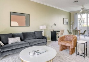 Sleek Glendale 2BR w/Gym, Pool & Jacuzzi, walk to Bars, by Blueground