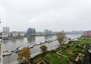 Sleek River View, by Veeve