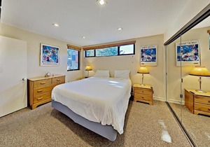 Slopeside Four Bedroom Homes at 1849 Condos - Free Wifi & Parking!