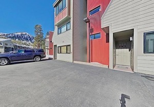 Slopeside Four Bedroom Homes at 1849 Condos - Free Wifi & Parking!