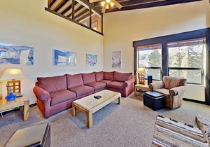 Slopeside Four Bedroom Homes at 1849 Condos - Free Wifi & Parking!