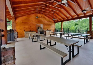 Smoky Cascades 1 Br cabin by RedAwning