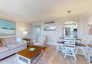 Snowbird-friendly Gulf-front condo with pool, hot tub, fitness room, & AC