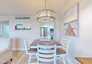 Snowbird-friendly Gulf-front condo with pool, hot tub, fitness room, & AC