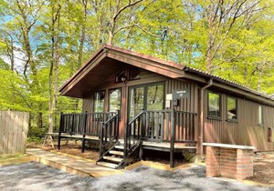 Snowdrop 10-Hot Tub-Woodlandlodges-St Clears-Pembrokeshire