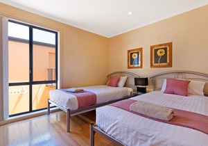 Snug Cove Villas, 2 Bedroom with loft & Stunning Views 3+ nights