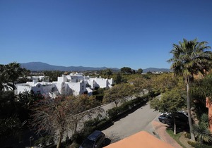 Sotoserena Tropical design and tropical garden apartment -sleeps 4-Gym,Sauna, Pools