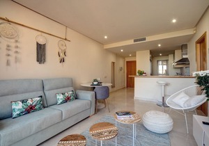 Sotoserena Tropical design and tropical garden apartment -sleeps 4-Gym,Sauna, Pools