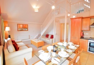 Space for up to six guests, with comfortable bedrooms and spectacular sea views.