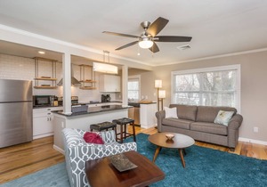 Spacious 1BR w/ KING Bed Near Hospital & Downtown