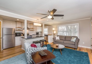 Spacious 1BR w/ KING Bed Near Hospital & Downtown