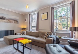 Spacious 2 Bed House, Sleeps 6 nr Kennington