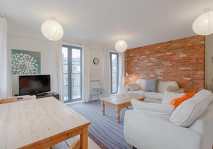 Spacious 2 Bedroom Stoke Newington Flat