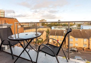 Spacious 3 bed/1 bath Apt in Pindoria House, Hoxton
