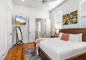 Spacious 3BR Garden District Home w Pool & Balcony