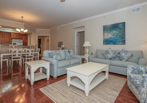 Spacious 3br Villa, 3 Minute Walk to Beach, Large Screened Porch