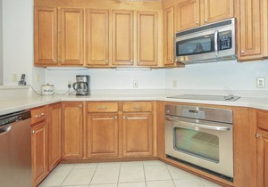 Spacious 3br Villa, 3 Minute Walk to Beach, Large Screened Porch