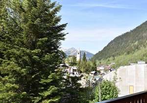 Spacious 5-Room Duplex with Large Terrace, Parking, Near Shops and Cable Car in Champagny-en-Vanoise