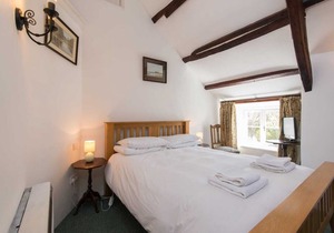 Spacious 600 Year Old Farmhouse, On The Rugged North Cornwall Coast
