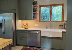 Spacious and airy Silverlake Treehouse with sweeping views.